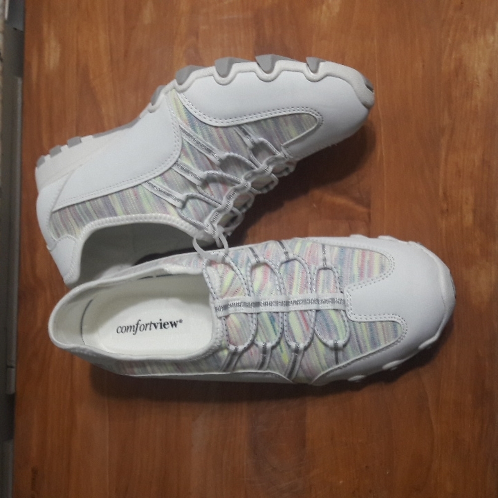 Comfortable Women  Sneakers Size 8M faux leather Fabric Rainbow